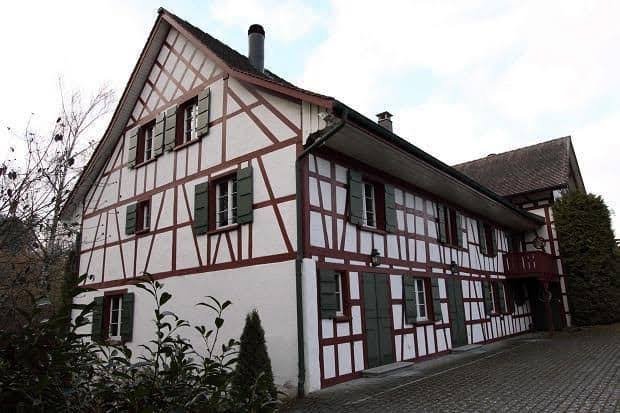 Photo: la maison de Sebastian Vettel en Switzerland .
