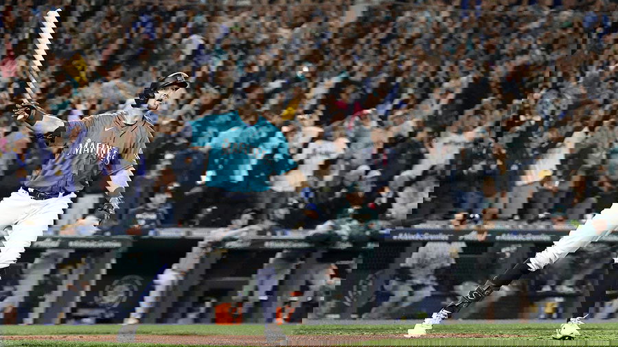 Cal Raleigh batting