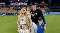 Freddie Freeman with his family