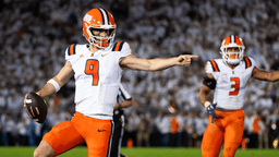 Illinois quarterback Luke Altmyer