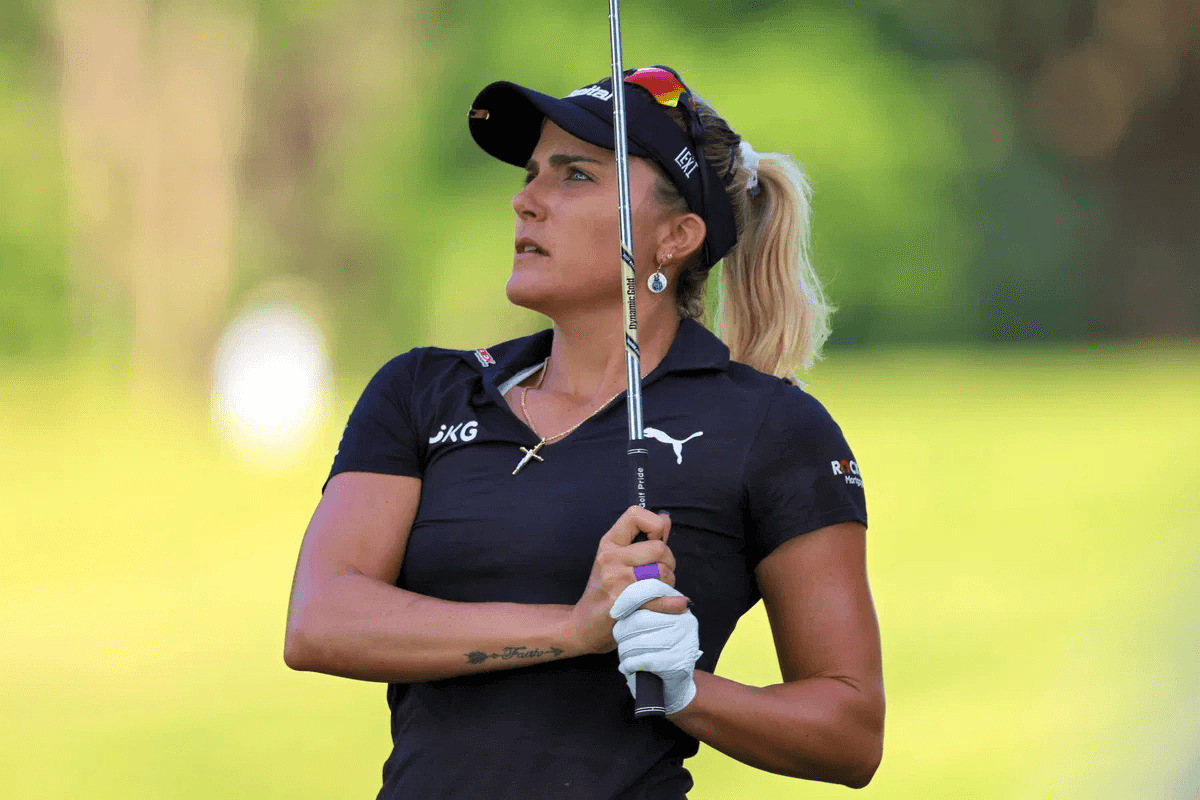 Meijer LPGA, Golf Damen Classic for Simply Give Lexi Thompson of Delray Beach, Florida hits from the rough of the 17th