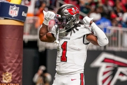 White-Rachaad-Bucs-Falcons-TD-flex