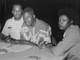 Nov 9 1988 San Antonio Texas U S PHILIP HARRISON Dad SHAQUILLE O NEAL and LUCILLE HARRISO