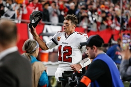 January 16, 2023, Tampa, FL, US: Tampa Bay Buccaneers quarterback Tom Brady (12) raises his cap and jogs towards the loc
