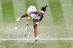 Sport Themen der Woche KW26 Sport Bilder des Tages (210702) &#8212; LONDON, July 2, 2021 &#8212; Coco Gauff of the United States c