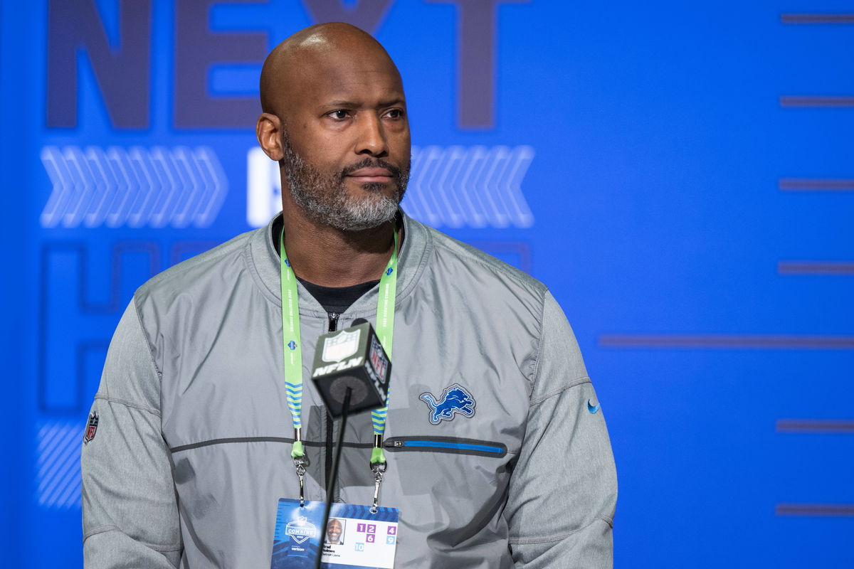 Sport Bilder des Tages INDIANAPOLIS, IN &#8211; MARCH 01: Detroit Lions general manager Brad Holmes answers questions from the
