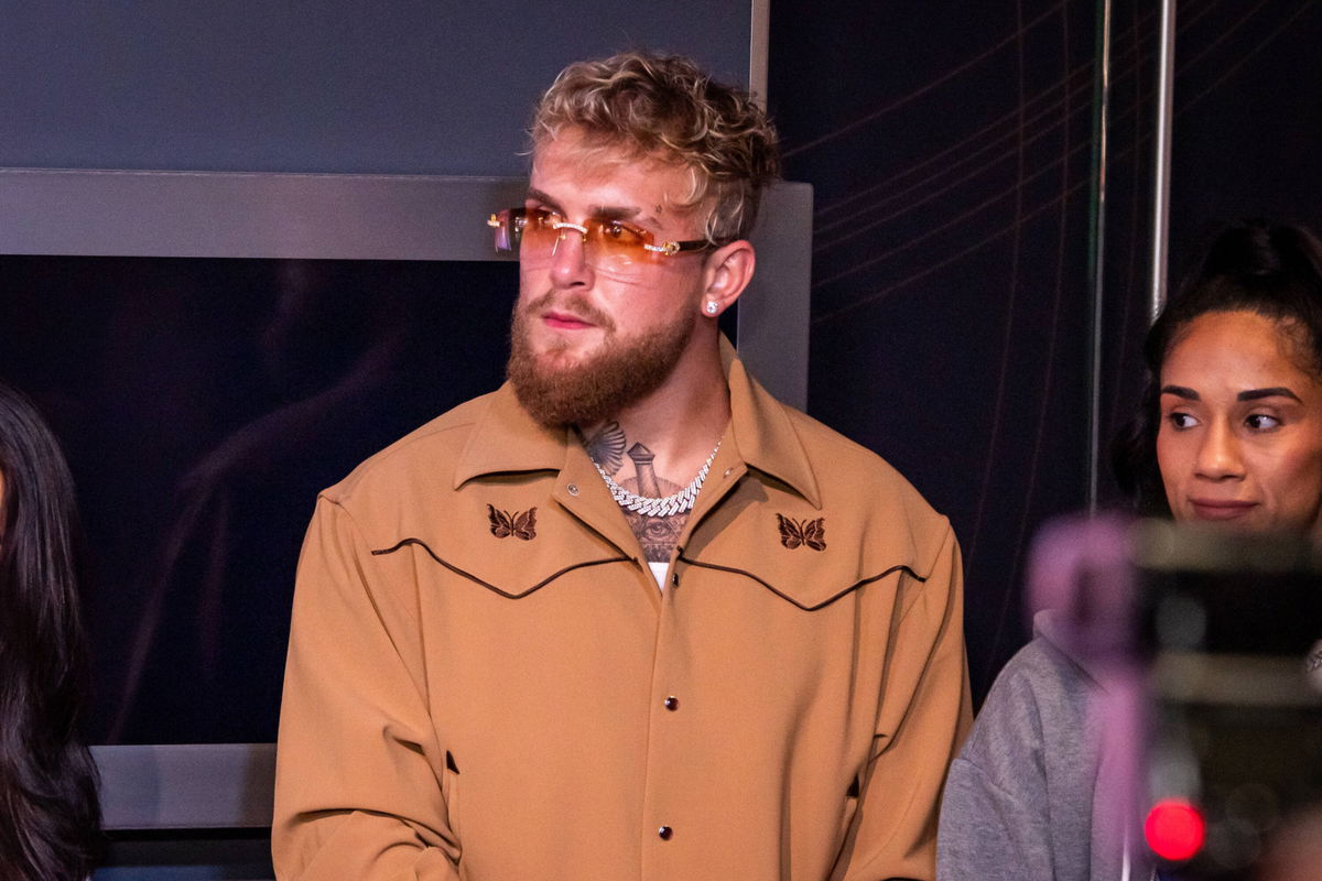 April 26, 2022, New York, NY, New York, NY, United States: NEW YORK, NY &#8211; APRIL 26: Jake Paul watches on as Katie Taylo