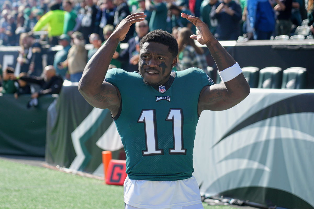 PHILADELPHIA, PA &#8211; OCTOBER 30: Philadelphia Eagles wide receiver AJ Brown (11) celebrates during the game between the Pi