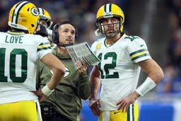 Green Bay Packers vs Detroit Lions Green Bay Packers quarterback Aaron Rodgers (12) views a replay on the big screen wit