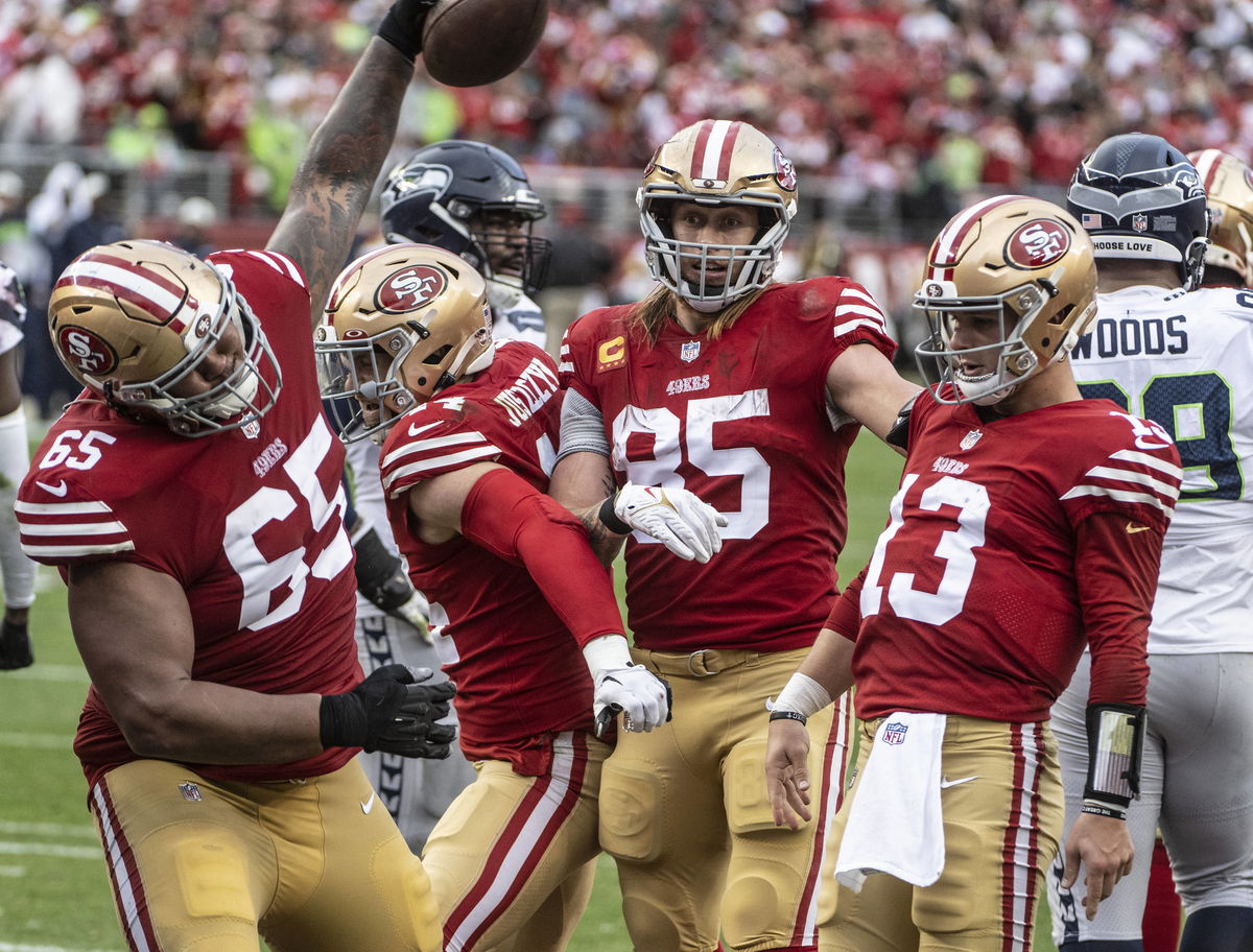 Sport Themen der Woche KW02 Sport Bilder des Tages San Francisco 49ers guard Aaron Banks (65) spikes the football after