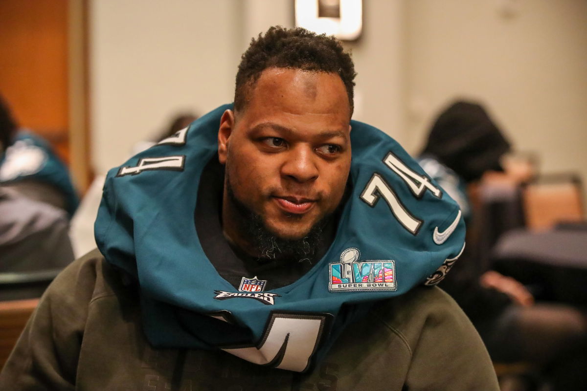 PHOENIX, AZ &#8211; FEBRUARY 09: Philadelphia Eagles defensive tackle Ndamukong Suh (74) talks with the media during the Super