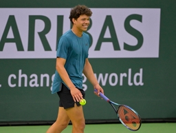 Tennis: BNP Paribas Open-Day 1 Mar 6, 2023; Indian Wells, CA, USA; Ben Shelton (USA) hits on stadium court for practice