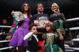RECORD DATE NOT STATED (L-R), Emily Cinnamon Alvarez daughter, Saul -Canelo- Alvarez (MEX) Winner, Fernanda Gomez Wife d