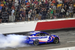 NORTH WILKESBORO, NC &#8211; MAY 21: Kyle Larson ( 5 Hendrick Motorsports HendrickCars.com Chevrolet) does a burnout for the f