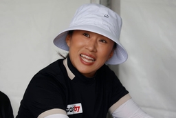 GRAND RAPIDS, MI &#8211; JUNE 16: LPGA, Golf Damen golfer Amy Yang smiles while signing her score card while currently being i