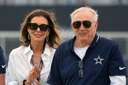 NFL, American Football Herren, USA Dallas Cowboys Training Camp Jul 29, 2023; Oxnard, CA, USA; Dallas Cowboys owner Jerr