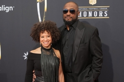 NFL, American Football Herren, USA Super Bowl LVIII-NFL Honors Red Carpet Feb 8, 2024; Las Vegas, NV, USA; Mike Tomlin a