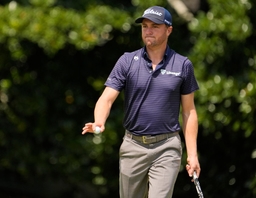 PGA, Golf Herren TOUR Championship &#8211; Second Round Aug 30, 2024; Atlanta, Georgia, USA; Justin Thomas waves to the galler