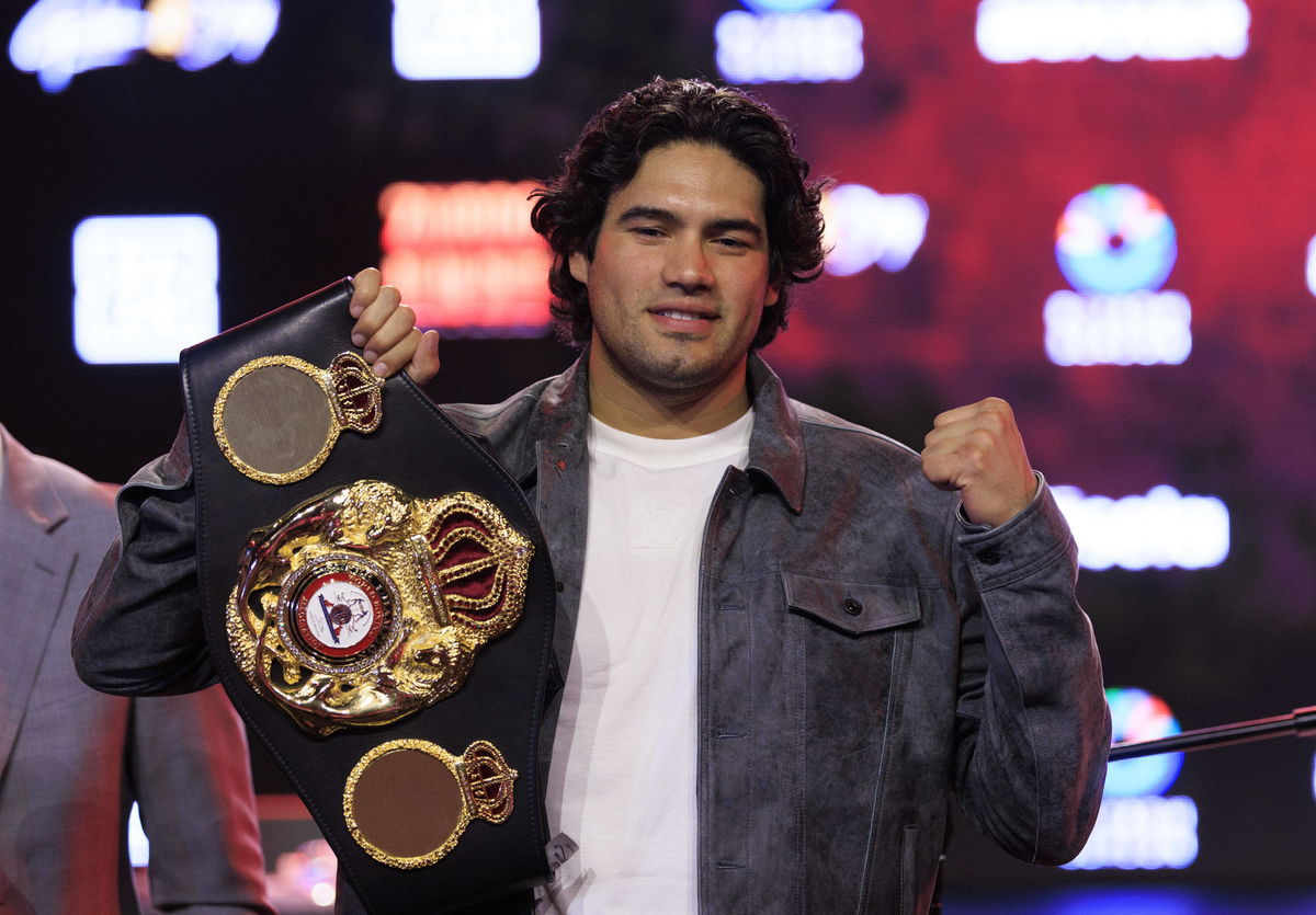 October 2, 2024, Los Angeles, California, USA: WBA Cruiserweight World Champion Gilberto Zurdo Ramirez poses for photos