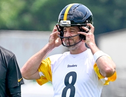 Pittsburgh Steelers Aaron Rodgers Works Out at Steelers Mini Camp