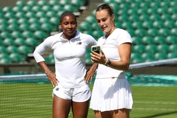 COCO GAUFF Z USA I ARYNA SABALENKA TANCZA PO TRENINGU POPRZEDZAJCYM WIMBLEDON 2025