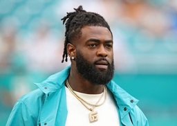 November 18, 2020, USA: Miami Dolphins safety Reshad Jones on the field before his team s game against the Cincinnati Be