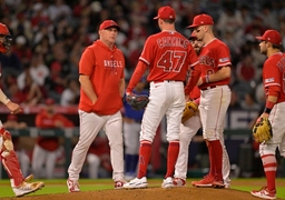 MLB, Baseball Herren, USA Texas Rangers at Los Angeles Angels Sep 27, 2023; Anaheim, California, USA; Los Angeles Angels