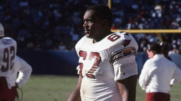 Luis Sharpe