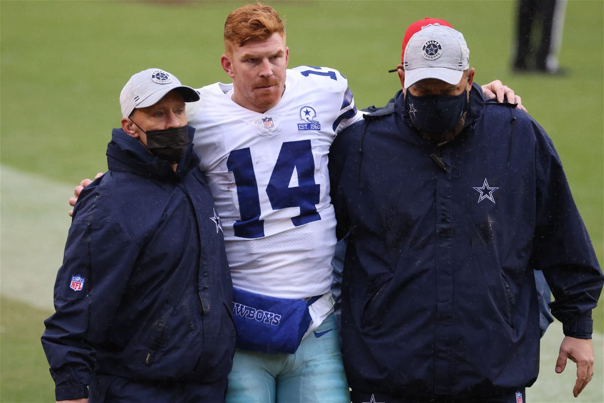 Dallas Cowboys reserve quarterback Andy Dalton (Andy Dalton) poses with the Washington football team.