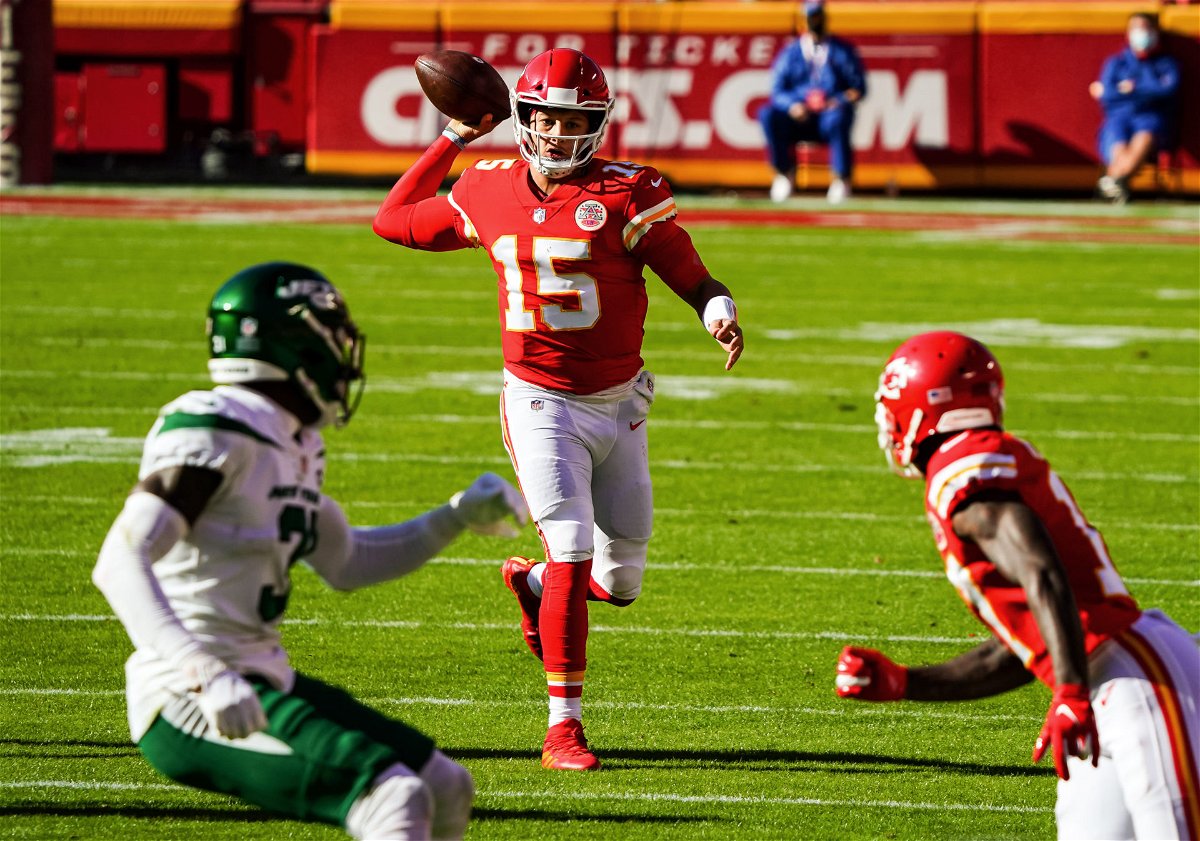 Patrick Mahomes and Chiefs WR Interested In Recreating This Insane Trick  Play From The 1930's Chicago Bears - EssentiallySports