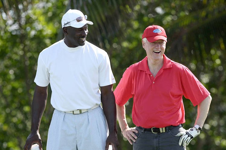 Quand Michael Jordan Trash a parlé à l'ancien président américain Bill Clinton d'une partie de golf - EssentiallySports