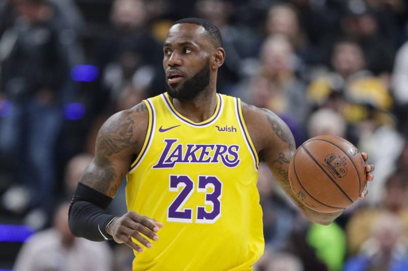 Lakers News Lebron James Passes Kobe Bryant On The Scoring List In His Own Unique Way Essentiallysports