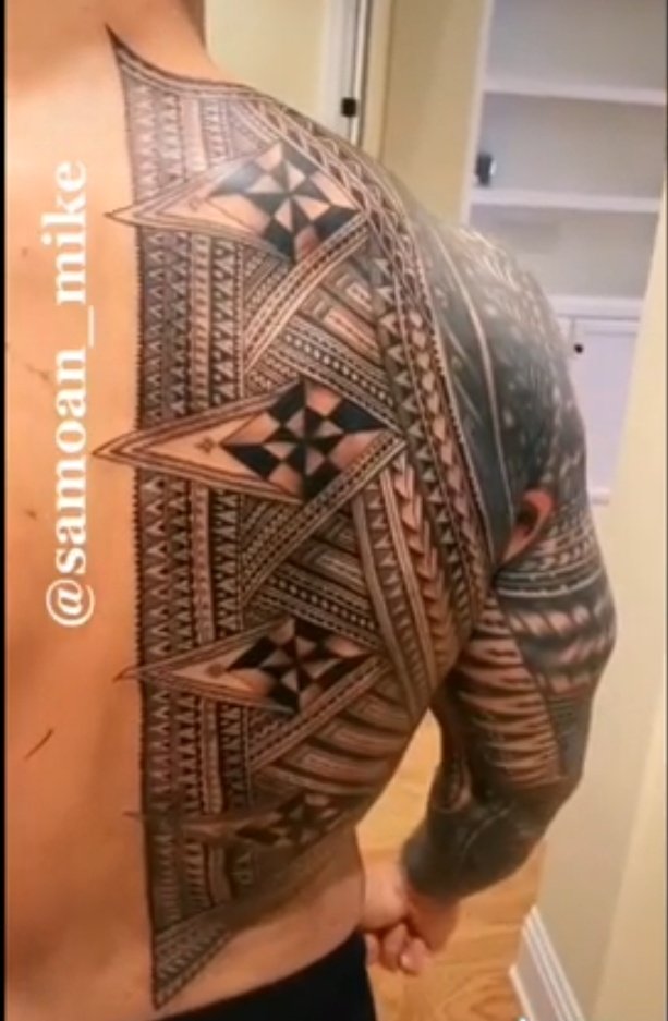 Roman Reigns Shows Off His Incredible New Tattoo - EssentiallySports